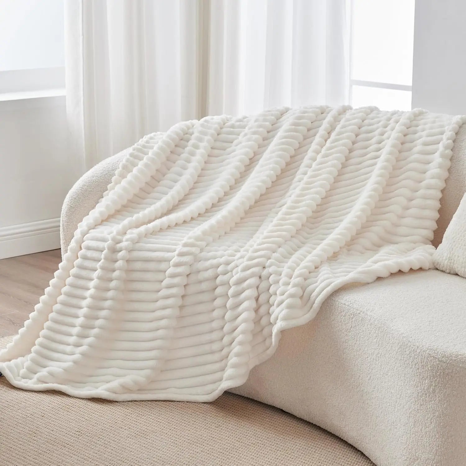 ROSEKIND Blankets 3 Size for Bed, 300GSM Soft & Warm Fleece Blanket, Decorative and Giftable Striped Blankets for Adult